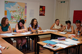 Schulklasse im Unterricht Sprachschule Langue Onze Toulouse
